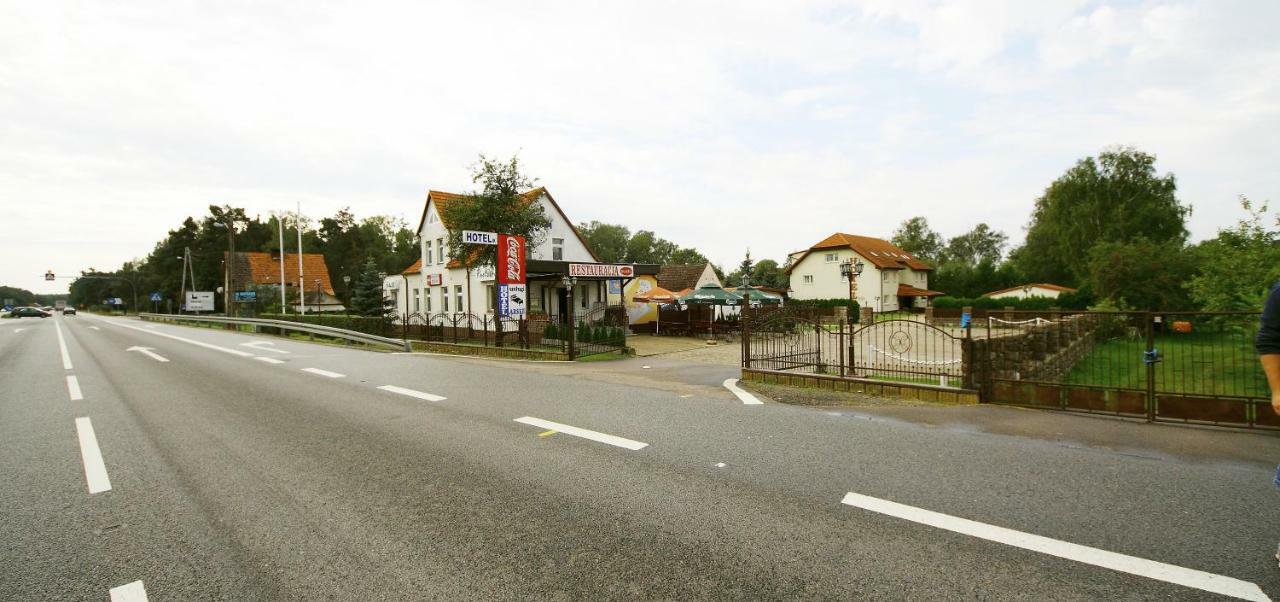 Restaurant&Hostel Broadway Kliniska Exterior foto